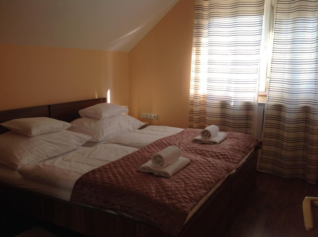 Attila Apartmanhaz Hotel Heviz Room photo
