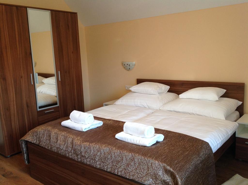 Attila Apartmanhaz Hotel Heviz Room photo