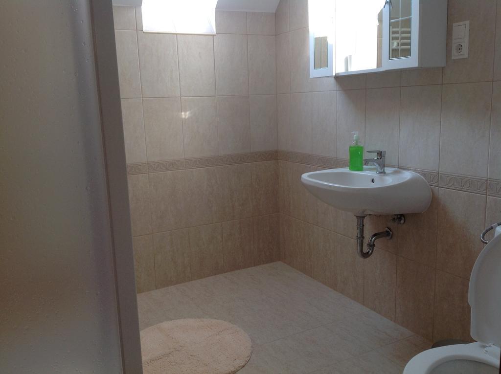 Attila Apartmanhaz Hotel Heviz Room photo