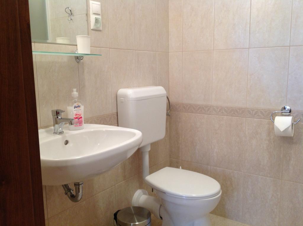 Attila Apartmanhaz Hotel Heviz Room photo